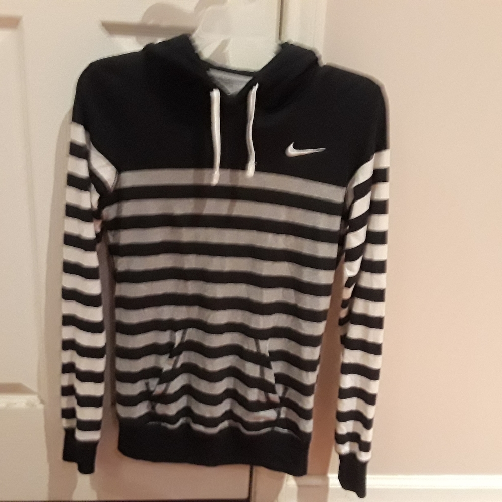Nike pullover hoodie
